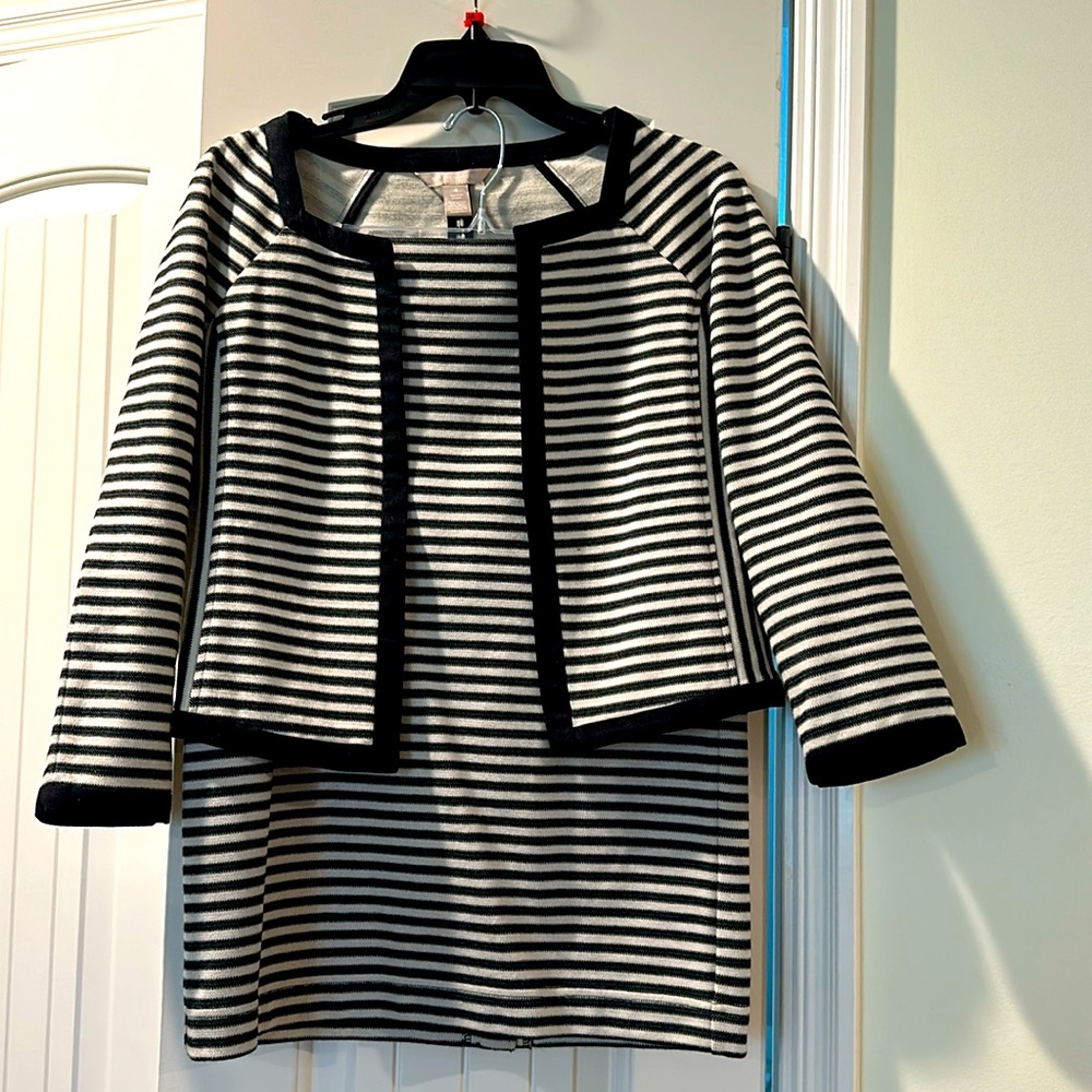 Two piece Banana Republic striped skirt and jacket suit mint condition 4/6